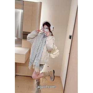 CHスーパー コピー ブランド 通販綿入れの服質感に満足 ロゴがかっこいい 数量限定再入荷