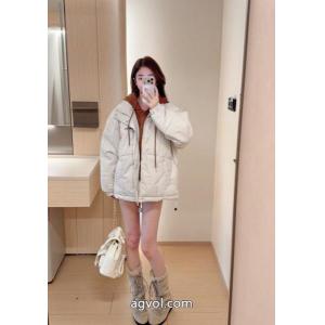 CHスーパー コピー ブランド 通販綿入れの服質感に満足 ロゴがかっこいい 数量限定再入荷