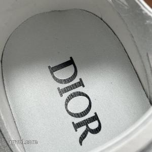 偽物 ブランド 販売ブランド コピースニーカー激安通販限定商品 現代的な印象 抜群の存在感..