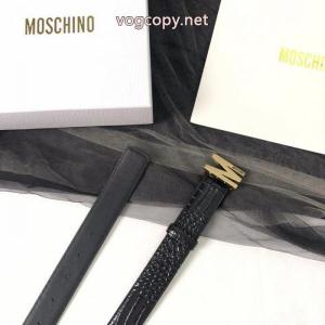 Moschino色気のあるスタイルに仕上げ 洗練された雰囲気 夏の定番スタイルコピー ブランド 優良ベルト..