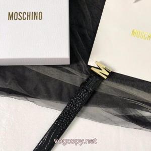 Moschino色気のあるスタイルに仕上げ 洗練された雰囲気 夏の定番スタイルコピー ブランド 優良ベルト..
