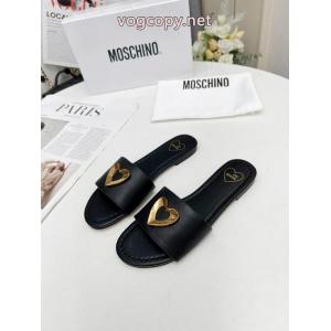 上品なカジュアルコーデに 定番人気激安 魅惑サンダル 2026ブランド コピーMoschino..