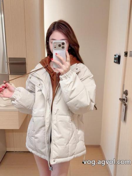 CHスーパー コピー ブランド 通販綿入れの服質感に満足 ロゴがかっこいい 数量限定再入荷 0 