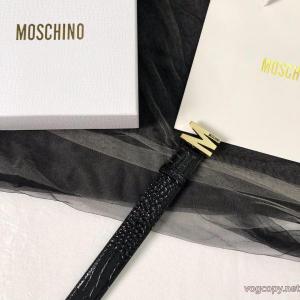 Moschino色気のあるスタイルに仕上げ 洗練された雰囲気 夏の定番スタイルコピー ブランド 優良ベルト..