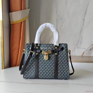 Michael Kors    雑誌掲載新作 お洒落度をアップさせる オリジナルスーパー コピー 通販 優良..