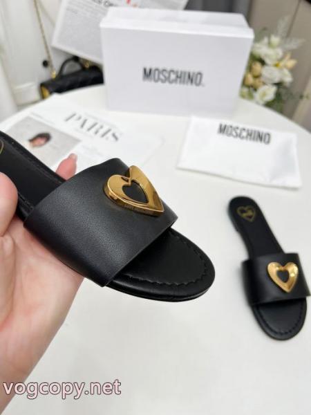 上品なカジュアルコーデに 定番人気激安 魅惑サンダル 2026ブランド コピーMoschino.. 6