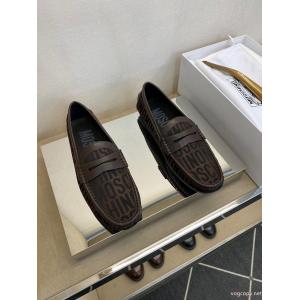偽物 ブランド 激安ビジネスシューズセールで破格 シックな色合い きちんと感が抜群モスキーノ..